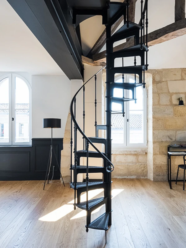 Schody spiralne do małych pomieszczeń