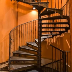 Czy schody kręcone są wygodne