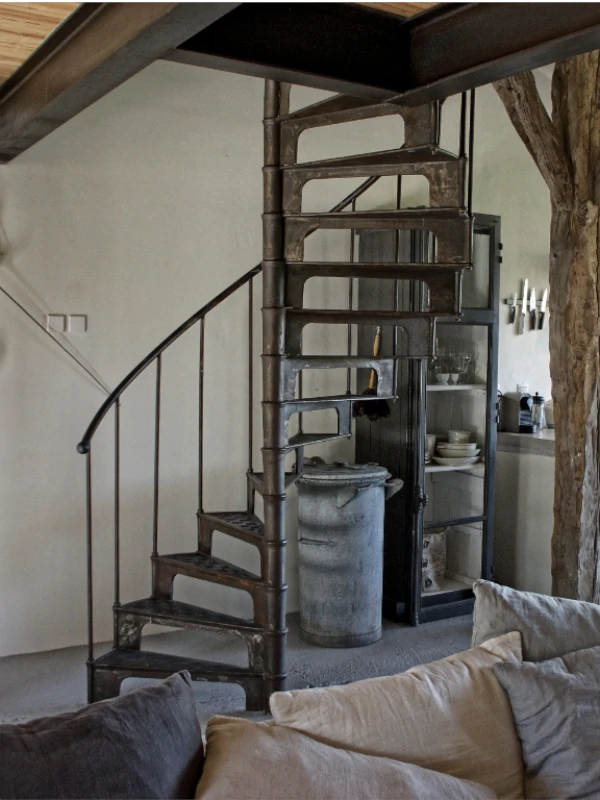 Stalowe schody z żeliwa 156