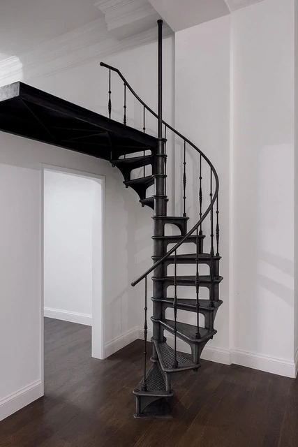 kręcone schody do domu