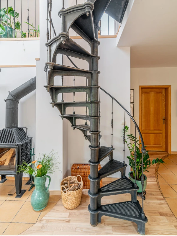 krecone schody do domu