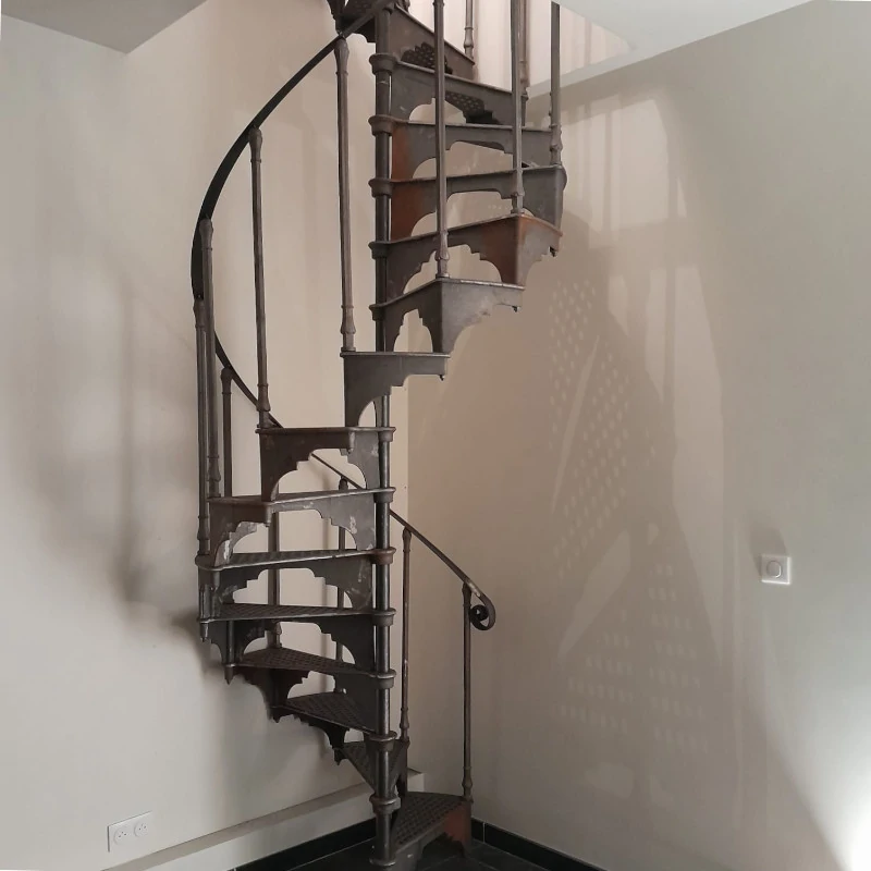 spiral staircase 122