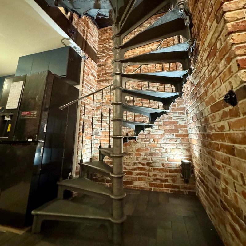 kręcone schody żeliwne 180