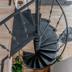 Schody kręcone Trojmiasto – żeliwne schody z pomiarem i montażem Schody kręcone Trójmiasto – żeliwne schody z pomiarem i montażem