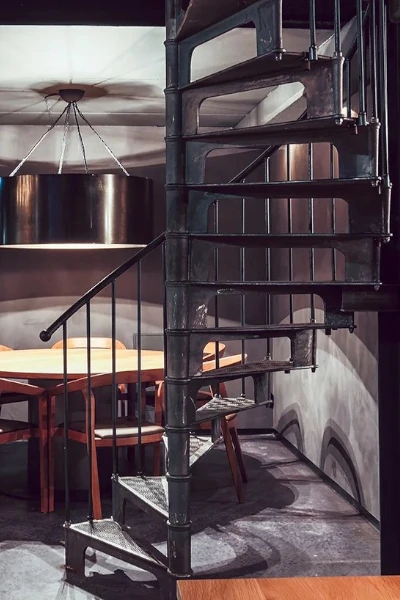 Schody żeliwne w stylu modern retro